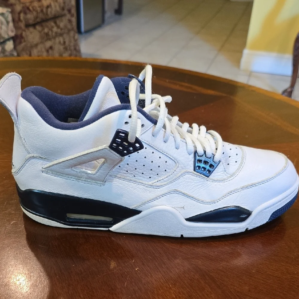 Jordan White and Blue Sneakers Classic Design - Picture 3 of 10